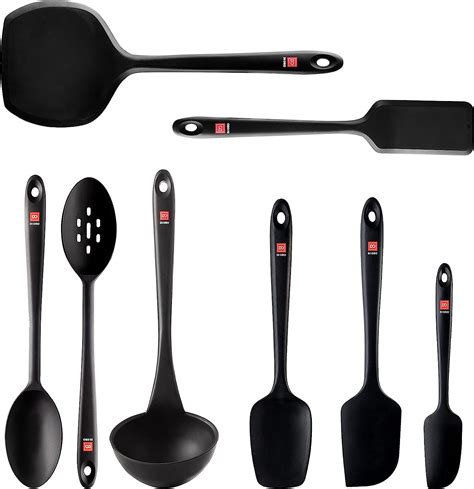 di oro kitchen utensils.